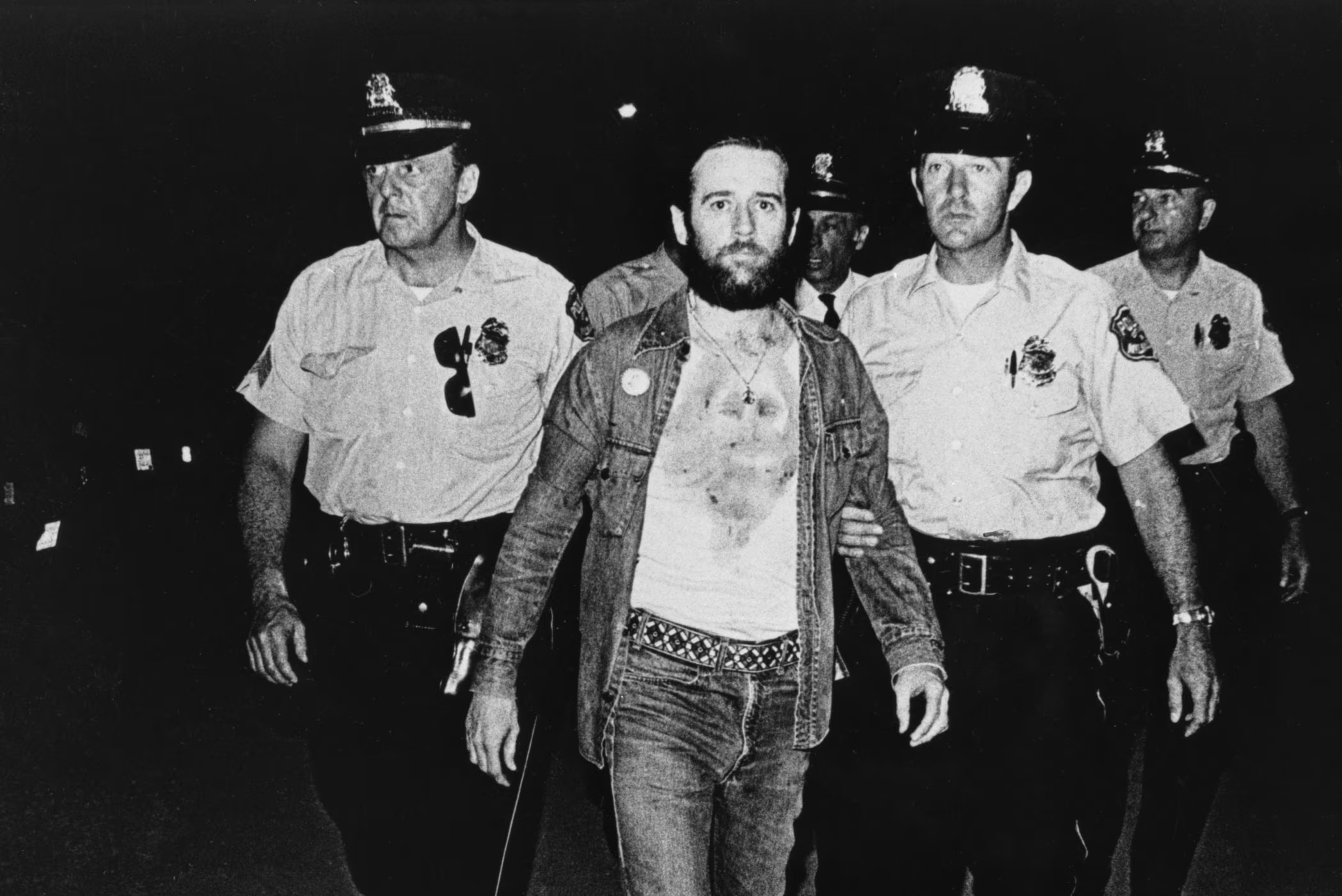 George Carlin escorted from the stage by police in 1972