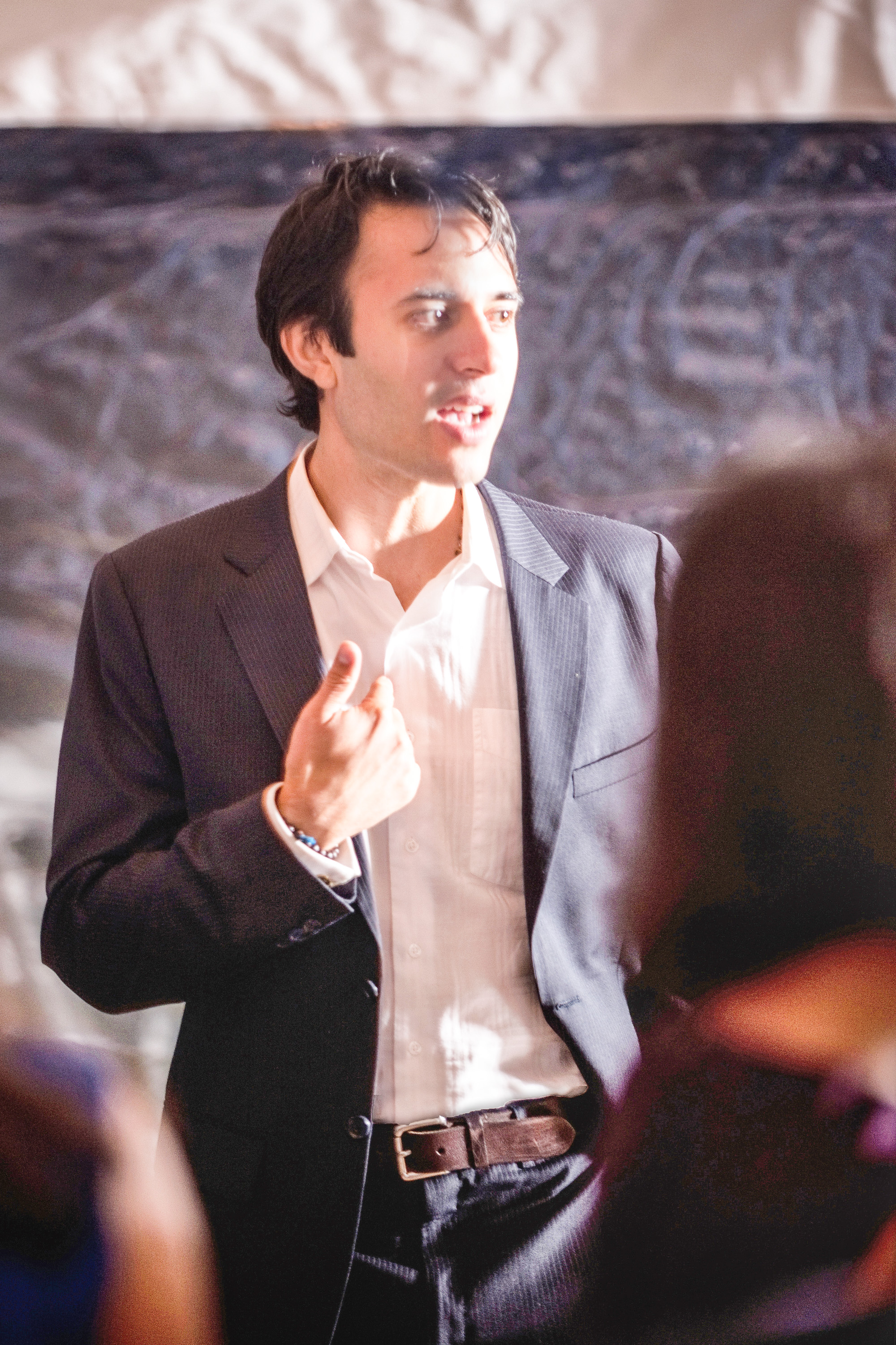 Speaking Photo (Horizontal)